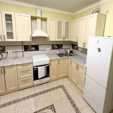 Шептицьких вул., 43