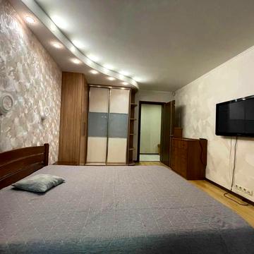 Вячеслава Чорновола вул., 33/30