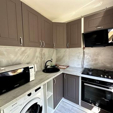 Єреванська вул., 14-Б