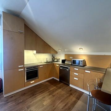 Карєрна вул., 14