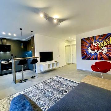 Івана Маряненка пров., 13