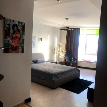 Миколи Ушакова вул., 1-Б