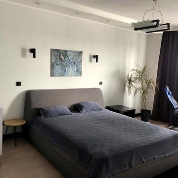 Миколи Ушакова вул., 1-Б