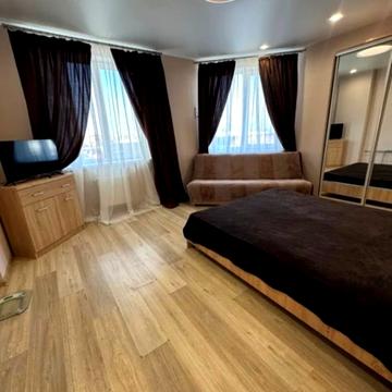 Полковника Гуляєва просп. (Маршала Жукова), 111