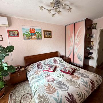 Драгоманова вул., 5