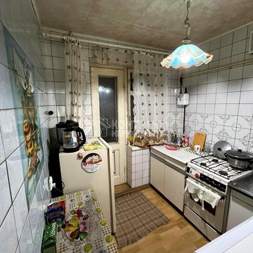 Нескорених вул., 21а