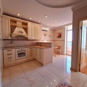 Ованеса Туманяна вул., 3