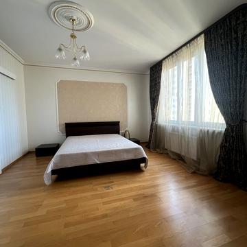 Валерія Лобановського просп. (Червонозоряний), 6-В