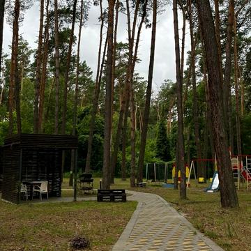 Льотна вул., 8