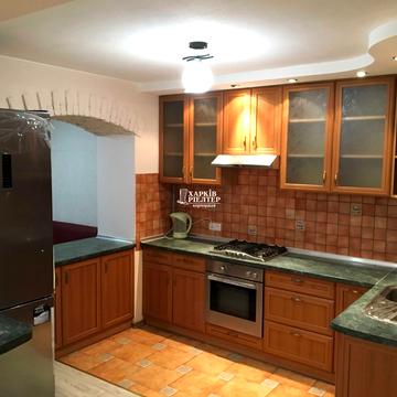 Олексіївська вул., 14б