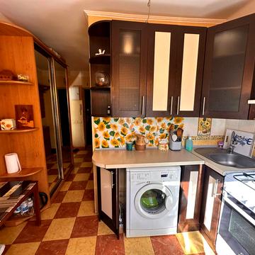 Братиславська вул., 32