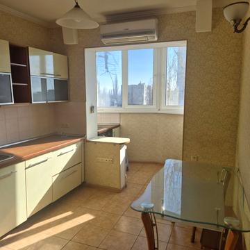 Князя Володимира Великого просп., 88