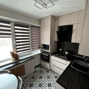 Академіка Булаховського вул., 38