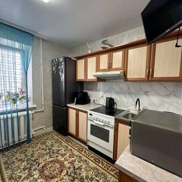 Євгена Коновальця вул., 3