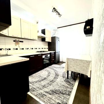 Академіка Сахарова вул., 44