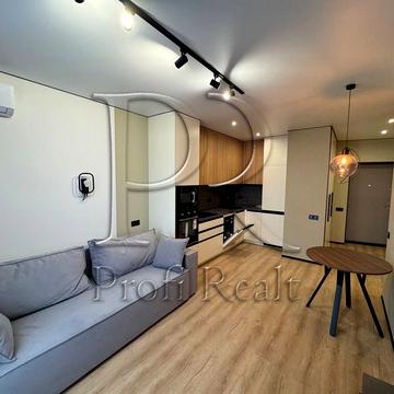 Причальна вул., 10