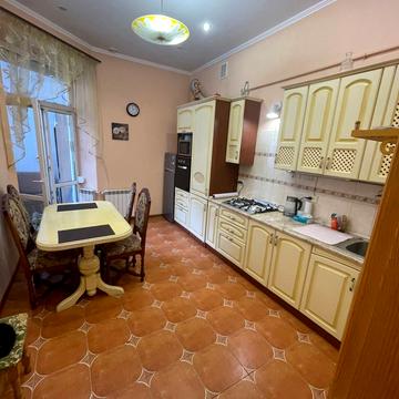 Шептицьких вул., 19