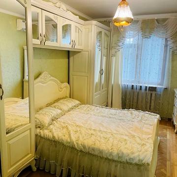 Павла Тичини просп., 8