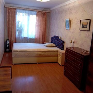 Каховська вул., 26