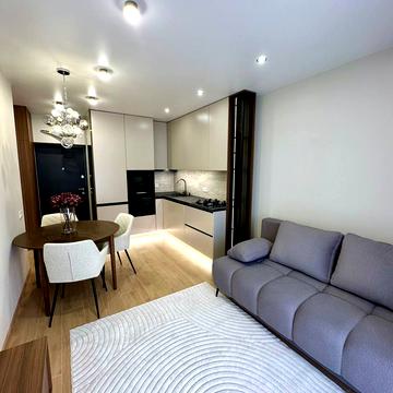 Тролейбусна вул., 16