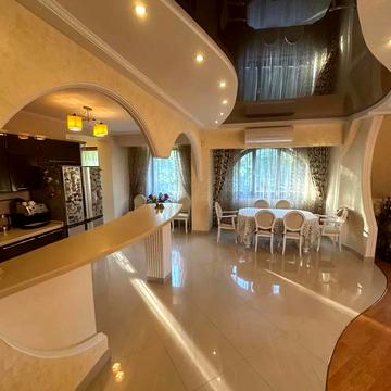 Івана Франка вул., 137а