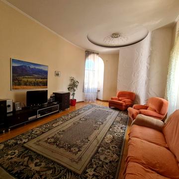 Пантелеймонівська вул., 28