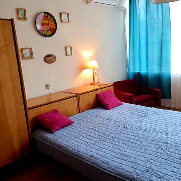 Дмитрівська вул., 2