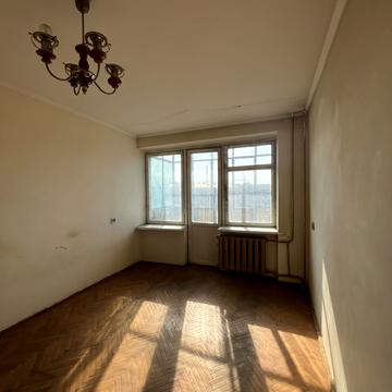 Тролейбусна вул., 12