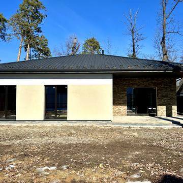 Кленова вул., 1