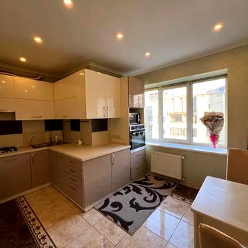 Володимира Вернадського вул., 4