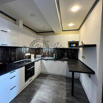 Нижній Вал вул., (Будинок 1)