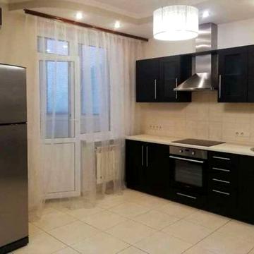 Дніпровська набережна вул., 25