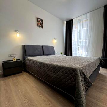 Богдана Хмельницького вул., (ЖК Вежа (будинок 1))