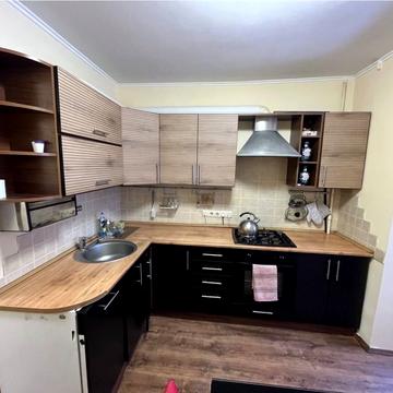 Анни Ахматової вул., 11