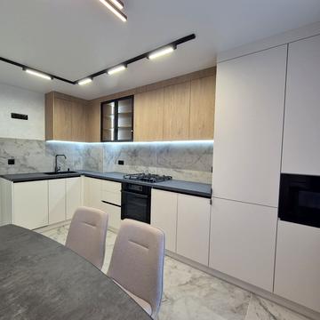 Білогірська, 12