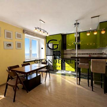 Валерія Лобановського вул., 9