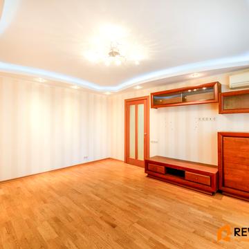 Дніпровська набережна вул., 13