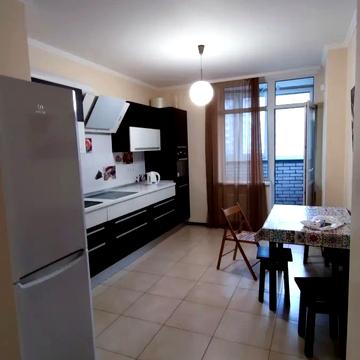 Анни Ахматової вул., 22