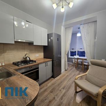 Героїв Небесної Сотні просп., 36