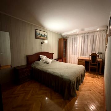 Амвросія Бучми бульв., 8