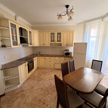 Лесі Українки бульв., 7-Б