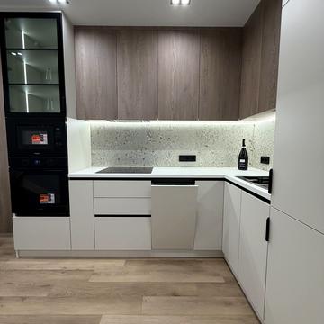 Романа Левицького вул., 4