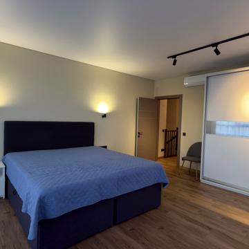 Миколи Гулака вул., 4