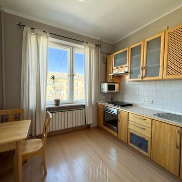 Миколи Міхновського бульв. (Дружби народів), 24/2