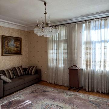 Саксаганського вул., 63/28