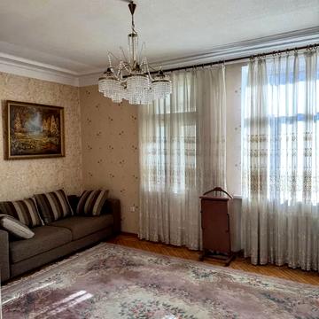 Саксаганського вул., 63/28