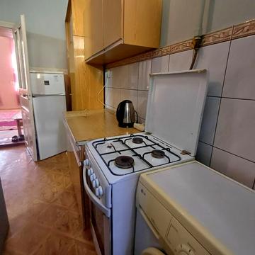 Підзамче вул., 6