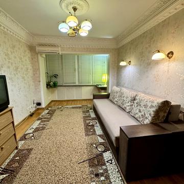 Академіка Булаховського вул., 30