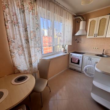 Зої Гайдай вул., 2