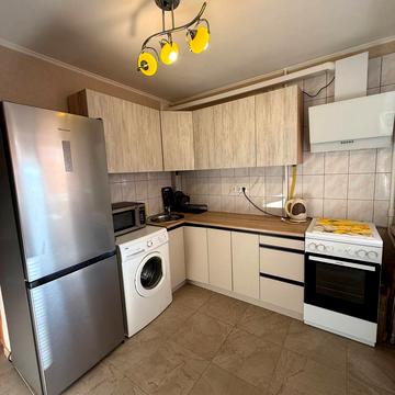 Оболонська пл. (Дружби Народів СРСР), 5